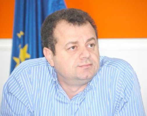 Senatorul Mircea Banias a rămas cu interdicţia de a părăsi ţara